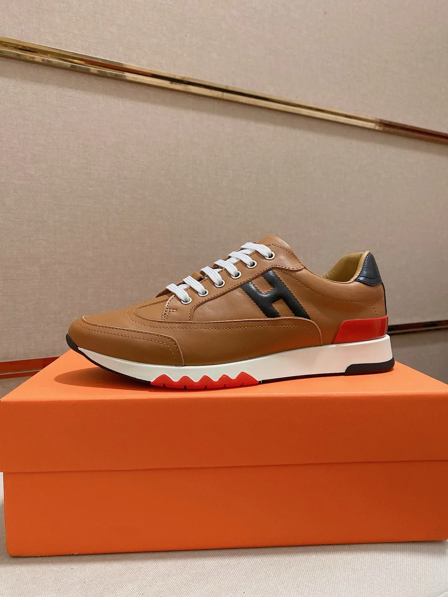 Ex-factory price: 500💰《HERMES》【Classic original single version】Hermès; top 🔝purchasing agent🔍🔍men's latest 🇺🇸sold simultaneously, original imported from Italy ▲▲first-layer cowhide ▲▲ (high-end, nobility and class) ) Exquisite workmanship (Italian 🇮🇹 imported water-dyed 🐂 cowhide lining) sole: original sole provided by the original factory, ⚠️exclusive double-layer activity·TPR·rubber·combined molded outsole; super comfortable·wear-resistant·non-slip·environmental protection The real thing is more beautiful when photographed in kind (high quality, following orders), you can come in and out at will * Number of yards: 38·39·40·41·42·43·44# (can be customized 45.)
